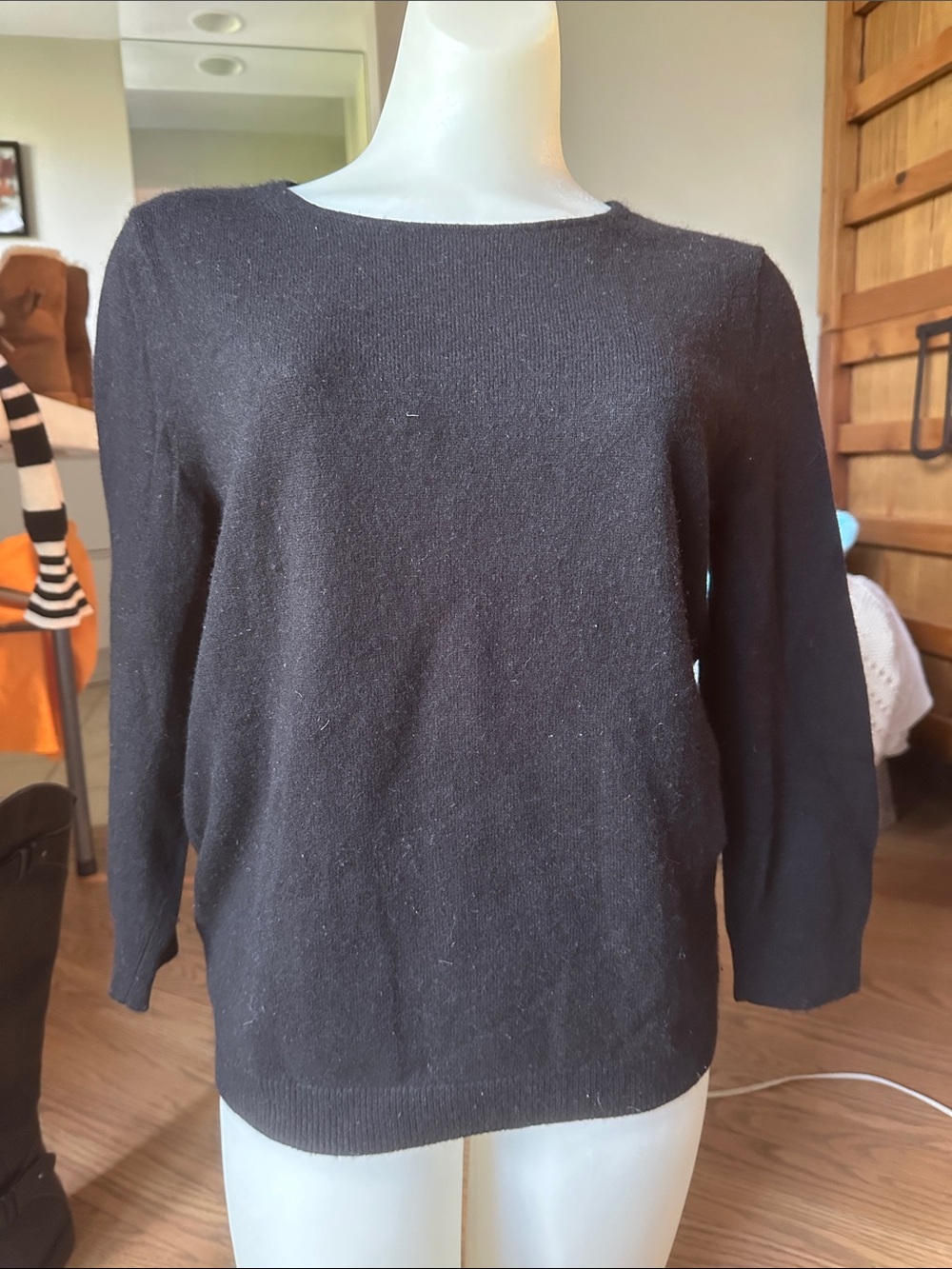 Classic Black Women's Sweater - Talbot’s Crewneck Cashmere size medium